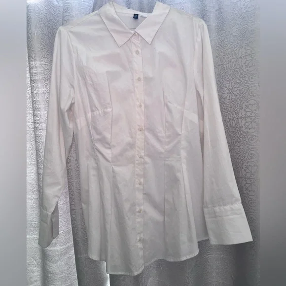 H&M taper-waisted long-sleeve button down - Picture 2 of 5